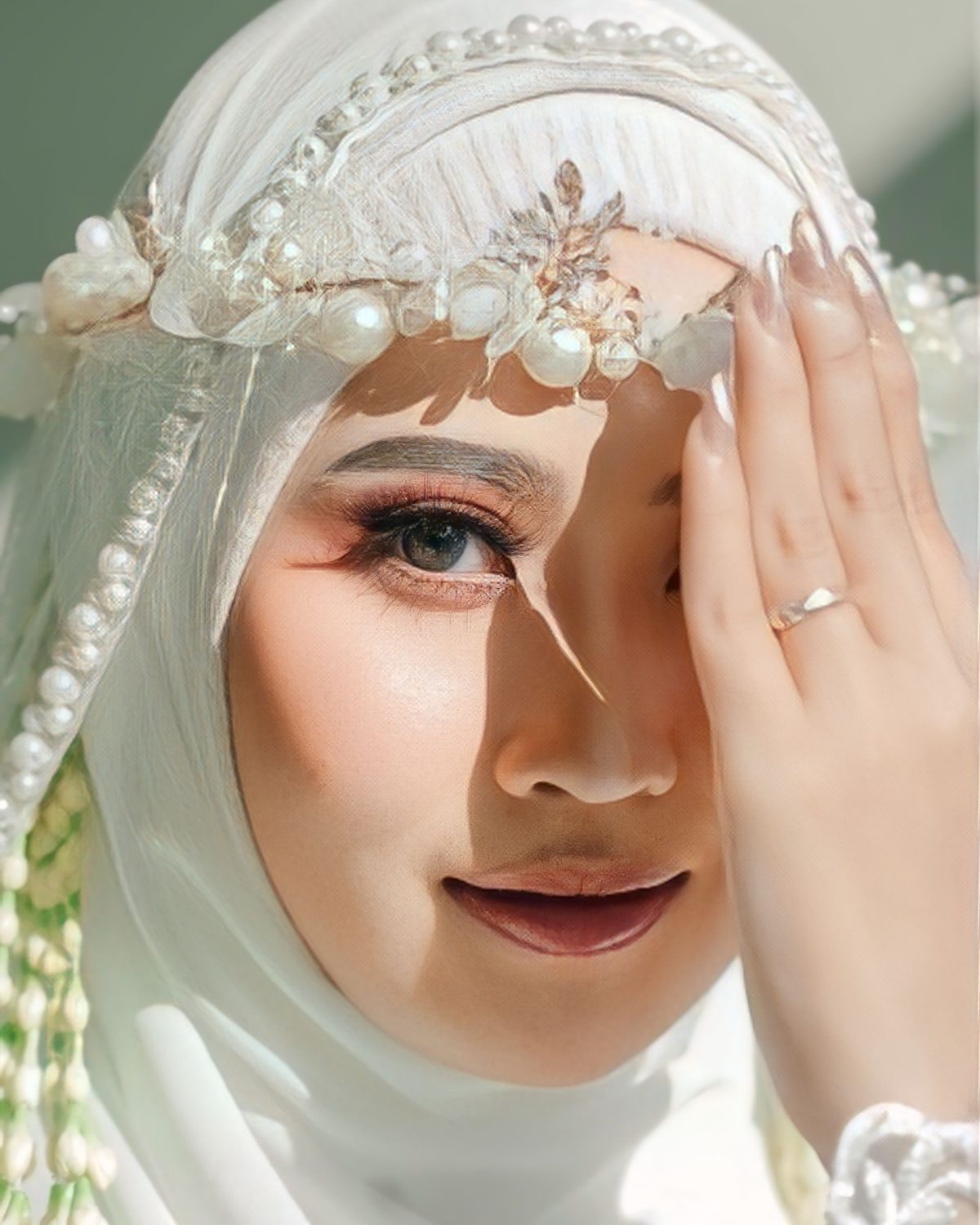 Soft glam makeup for an evening event